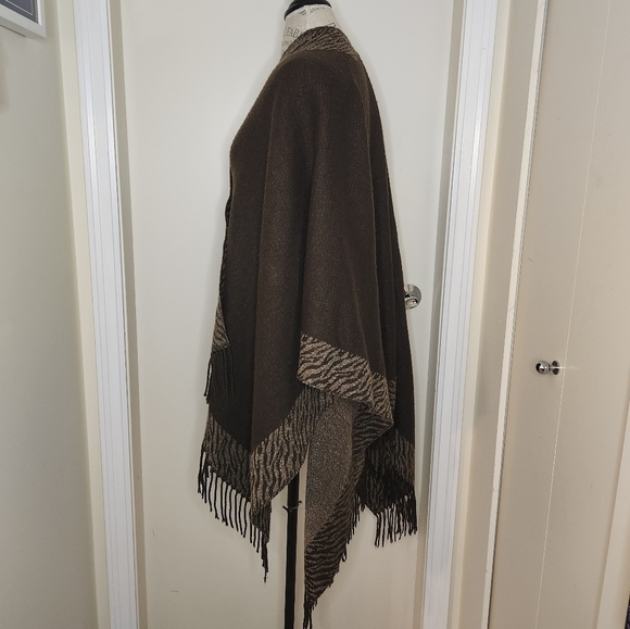 Vintage Reversible Zebra Cape Shawl - Picture 3 of 11